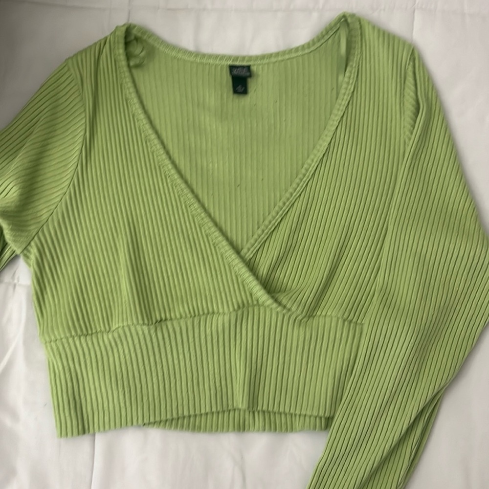 Green cropped long sleeve